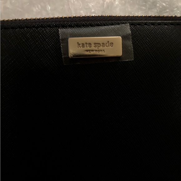 New without tag KATE SPADE zip around wallet. - Picture 4 of 11